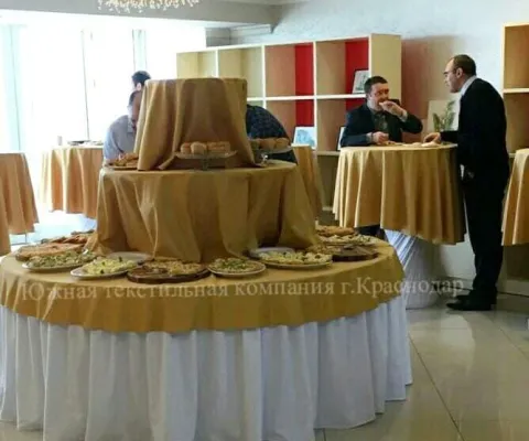 Юбка и напероны для нестандартного круглого стола